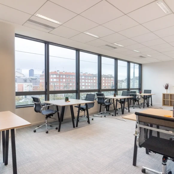 Bureau privé 18 m² 5 postes Coworking Rue Rouget de Lisle Suresnes 92150 - photo 3