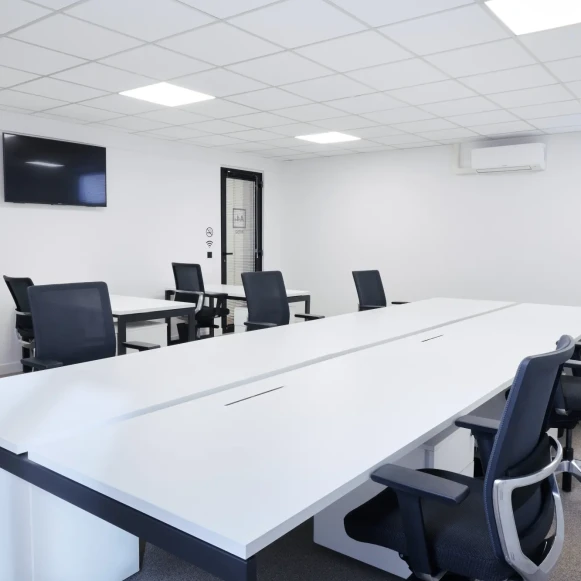 Bureau privé 44 m² 9 postes Coworking Rue de Paris Montreuil 93100 - photo 1