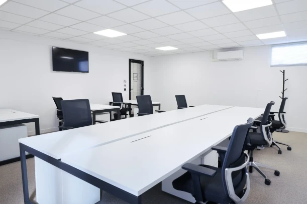 Bureau privé - 93100 - 9 postes - 2700€