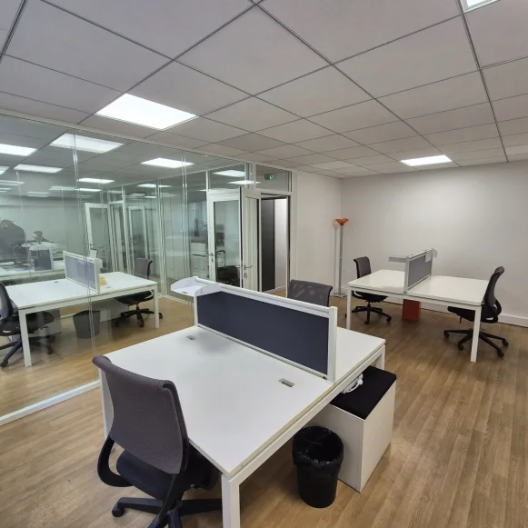 Bureau privé 23 m² 4 postes Location bureau Rue Louise Michel Levallois-Perret 92300 - photo 1