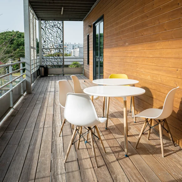 Bureau privé 11 m² 2 postes Coworking Avenue de Canteranne Pessac 33600 - photo 4