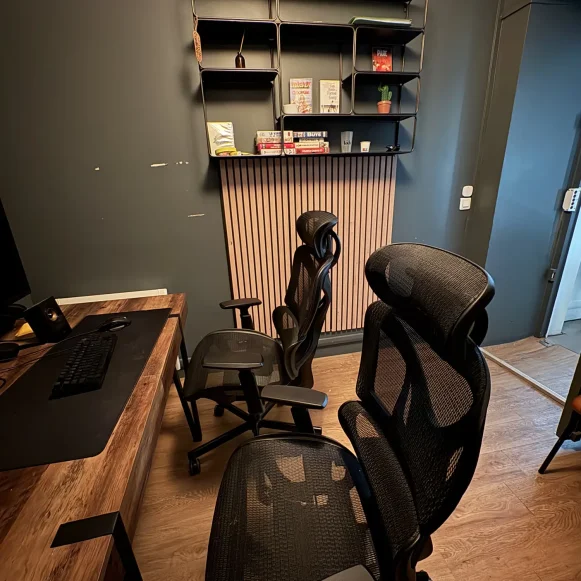 Espace indépendant 5 m² 2 postes Location bureau Rue Saint-Antoine Paris 75004 - photo 4