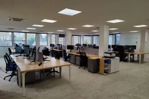 Open Space - 92240 - 8 postes - 165€