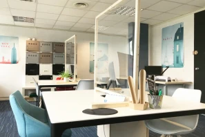 Open Space - 17100 - 15 postes - 300€