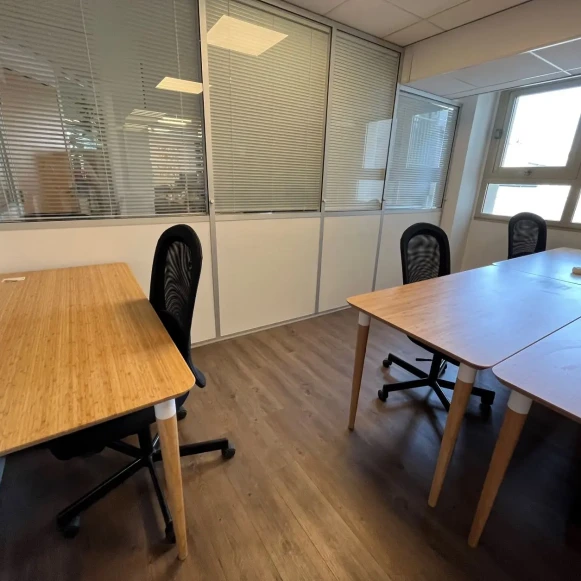 Bureau privé 25 m² 5 postes Coworking Rue Cardinet Paris 75017 - photo 5
