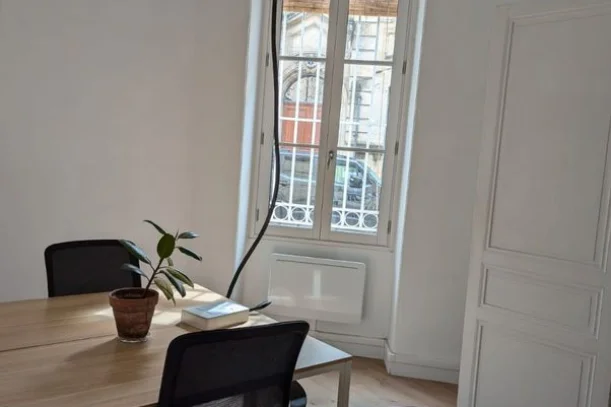 Bureau privé - 33000 - 3 postes - 580€