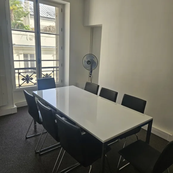 Bureau privé 20 m² 4 postes Location bureau Rue du Faubourg Poissonnière Paris 75010 - photo 6