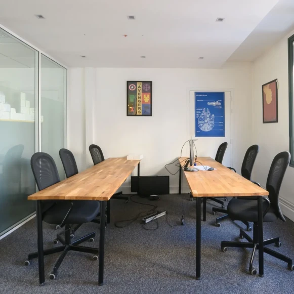 Bureau privé 30 m² 6 postes Coworking Rue Desnouettes Paris 75015 - photo 1