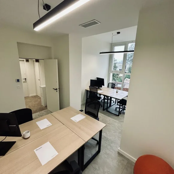 Bureau privé 21 m² 5 postes Location bureau Rue Turenne Bordeaux 33000 - photo 2