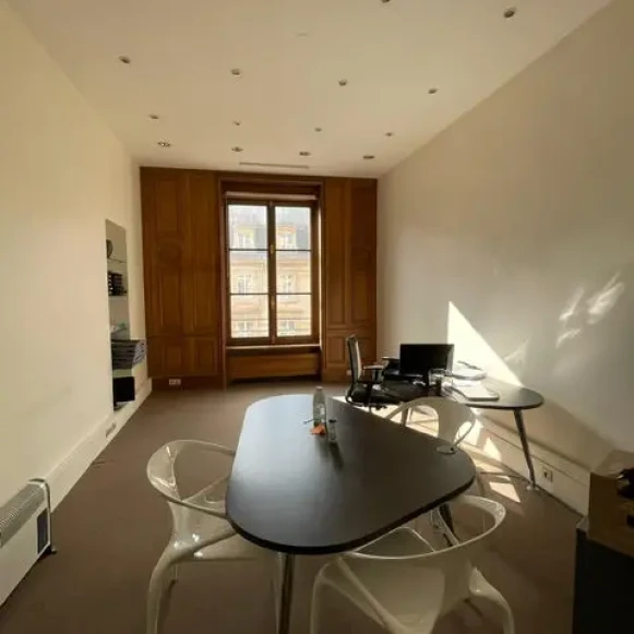 Bureau privé 234 m² 35 postes Location bureau Rue Royale Paris 75008 - photo 4