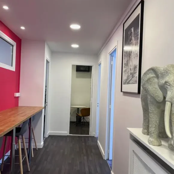 Espace indépendant 150 m² 22 postes Location bureau Rue Saint-Lazare Paris 75008 - photo 8