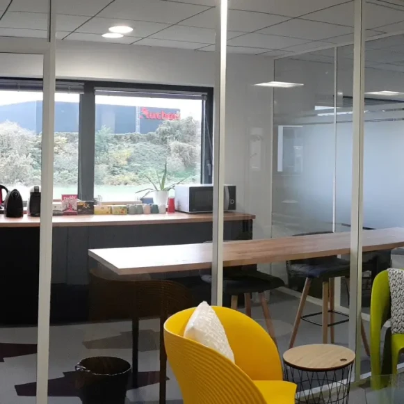 Bureau privé 17 m² 4 postes Coworking Voie de la Cardon Palaiseau 91120 - photo 3