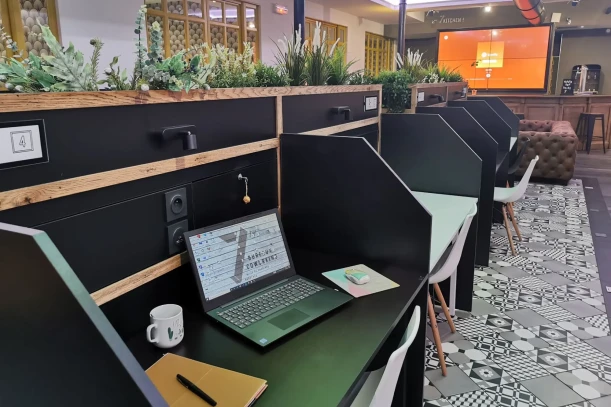 Open Space - 33000 - 6 postes - 199€
