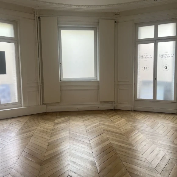 Espace indépendant 247 m² 40 postes Location bureau Avenue Franklin Delano Roosevelt Paris 75008 - photo 5