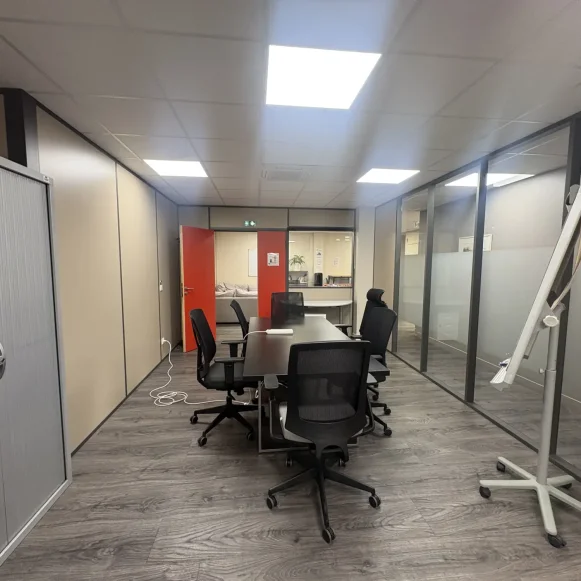 Bureau privé 14 m² 4 postes Coworking Rue Marcel Mérieux Lyon 69007 - photo 2