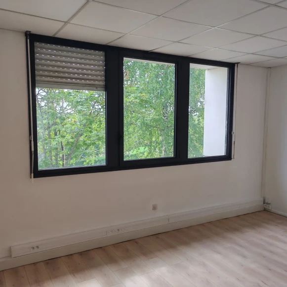 Bureau privé 16 m² 4 postes Location bureau Impasse René Couzinet Toulouse 31500 - photo 1