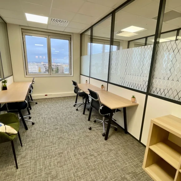 Bureau privé 12 m² 4 postes Location bureau Boulevard des Bouvets Nanterre 92000 - photo 1