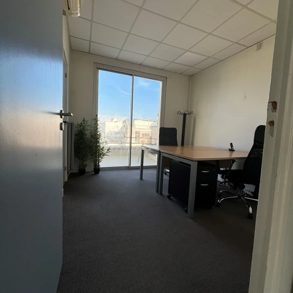 Bureau privé 15 m² 2 postes Location bureau Boulevard Saint-Denis Courbevoie 92400 - photo 3