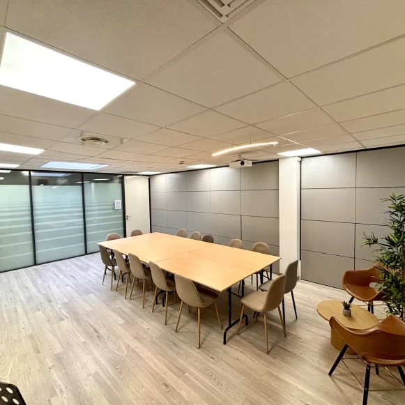 Bureau privé 5 m² 1 poste Coworking Rue Salvador Allende Bezons 95870 - photo 1