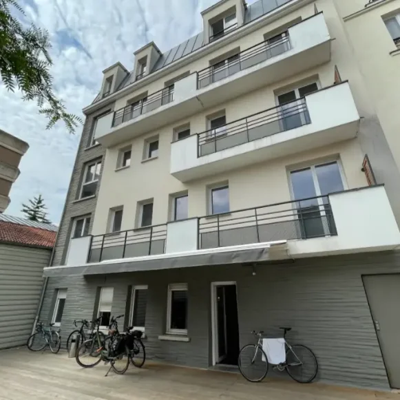 Bureau privé 14 m² 3 postes Location bureau Avenue Danielle Casanova Ivry-sur-Seine 94200 - photo 2