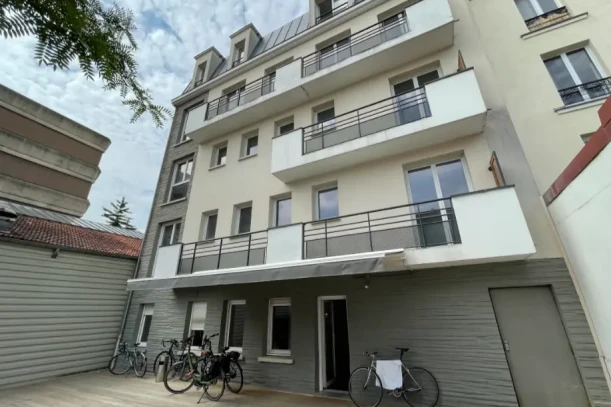 Bureau privé - 94200 - 3 postes - 700€