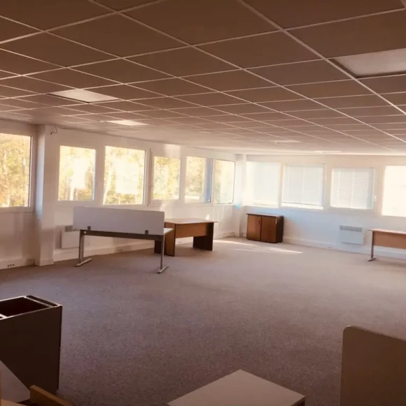 Bureau privé 64 m² 13 postes Location bureau Route de Gisy Bièvres 91570 - photo 5