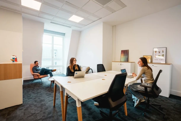 Bureau privé - 75009 - 2 postes - 1200€