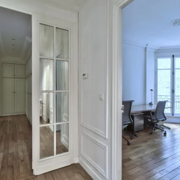 Bureau privé 13 m² 3 postes Location bureau Avenue Moderne Paris 75019 - photo 1