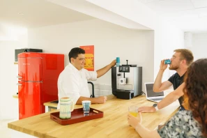 Open Space - 06140 - 20 postes - 160€