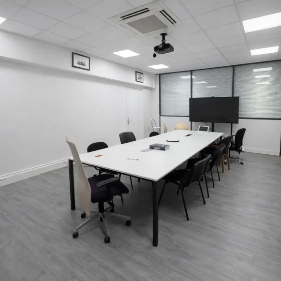 Bureau privé 26 m² 7 postes Location bureau Boulevard Jean Jaurès Saint-Ouen-sur-Seine 93400 - photo 1