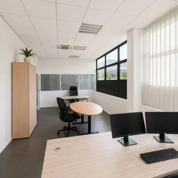 Bureau privé 125 m² 26 postes Location bureau Square Benjamin Franklin Montigny-le-Bretonneux 78180 - photo 8