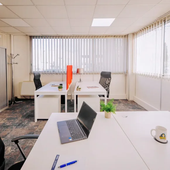 Bureau privé 22 m² 4 postes Location bureau Chemin de la Crabe Toulouse 31300 - photo 3