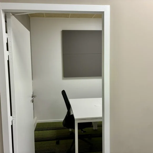 Bureau privé 8 m² 2 postes Coworking Rue Fulton Angers 49000 - photo 3