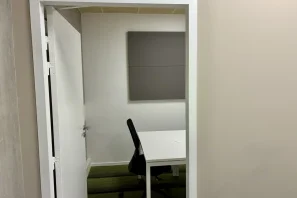Bureau privé - 49000 - 2 postes - 361€