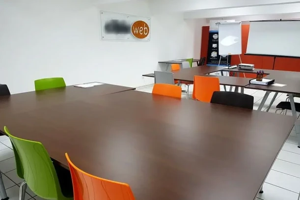 Open Space - 34500 - 6 postes - 150€