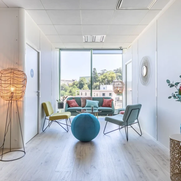 Bureau privé 18 m² 4 postes Coworking Boulevard du Grand Cerf Poitiers 86000 - photo 2