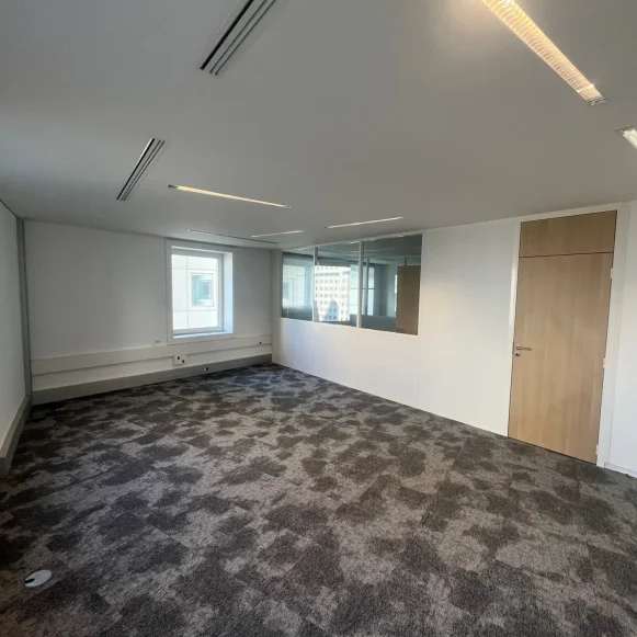 Bureau privé 25 m² 6 postes Coworking Rue Hoche Puteaux 92800 - photo 2