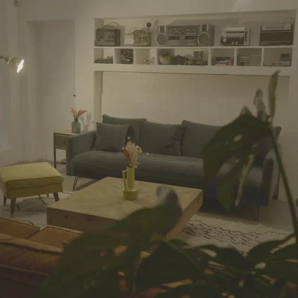 Espace indépendant 40 m² 5 postes Location bureau Rue Saint-Antoine Paris 75004 - photo 2