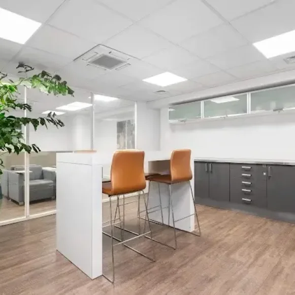 Bureau privé 18 m² 5 postes Coworking Rue Taylor Paris 75010 - photo 4
