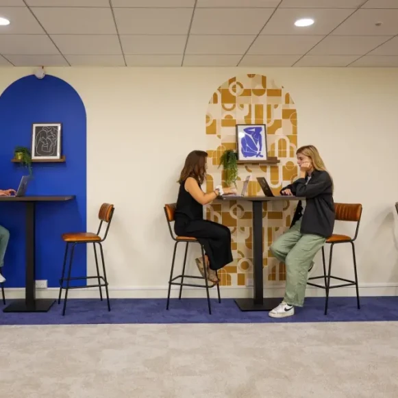 Bureau privé 21 m² 8 postes Coworking Terrasse Boieldieu Puteaux 92800 - photo 2