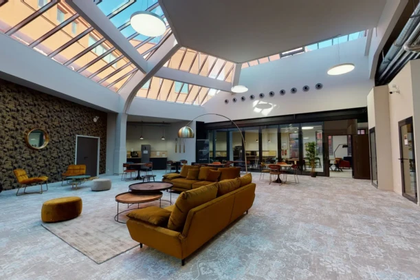 Open Space - 06000 - 30 postes - 240€