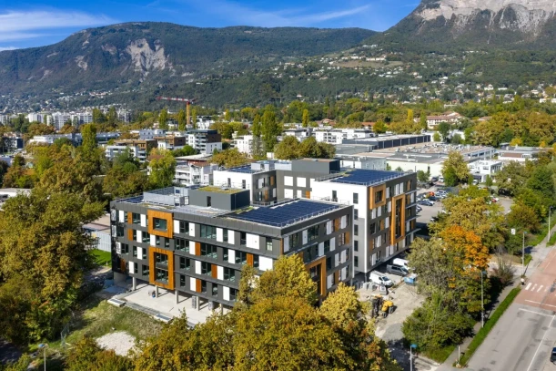 Bureau privé - 38240 - 4 postes - 960€