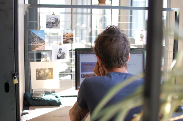 Open Space - 69570 - 6 postes - 250€