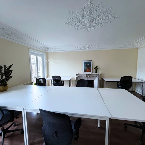 Bureau privé 26 m² 7 postes Location bureau Boulevard de Sébastopol Paris 75003 - photo 3