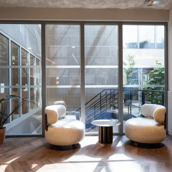 Bureau privé 19 m² 6 postes Location bureau Rue La Boétie Paris 75008 - photo 3