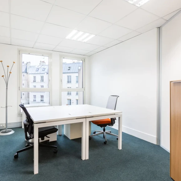 Bureau privé 11 m² 2 postes Coworking Rue des Petits Hôtels Paris 75010 - photo 2