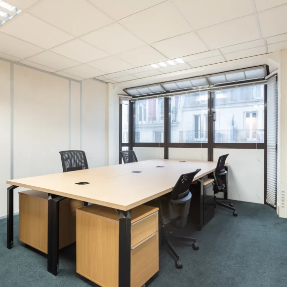 Bureau privé 19 m² 3 postes Coworking Rue des Petits Hôtels Paris 75010 - photo 6