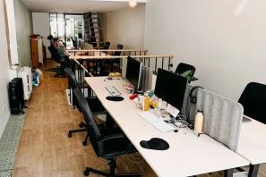 Open Space - 69003 - 8 postes - 200€