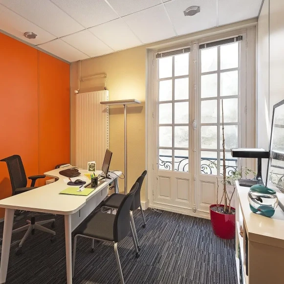 Bureau privé 10 m² 1 poste Coworking Rue du Guesclin Nantes 44000 - photo 1