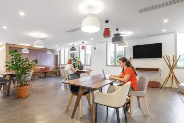 Bureau privé - 75008 - 66 postes - 59116€